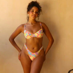 KULANI RETRO Y THONG BIKINI BOTTOM (BOT231) -surf sale shop A23I6114 11114dbe 5371 4d6f 9b1e 588ea366f718.jpg 11500.1679327611