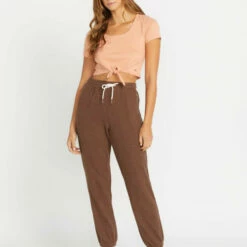 VOLCOM LIL FLEECE PANT(B1212303) -surf sale shop B1212303 CHO F 1420x1420 crop center.jpg 97031.1701194734